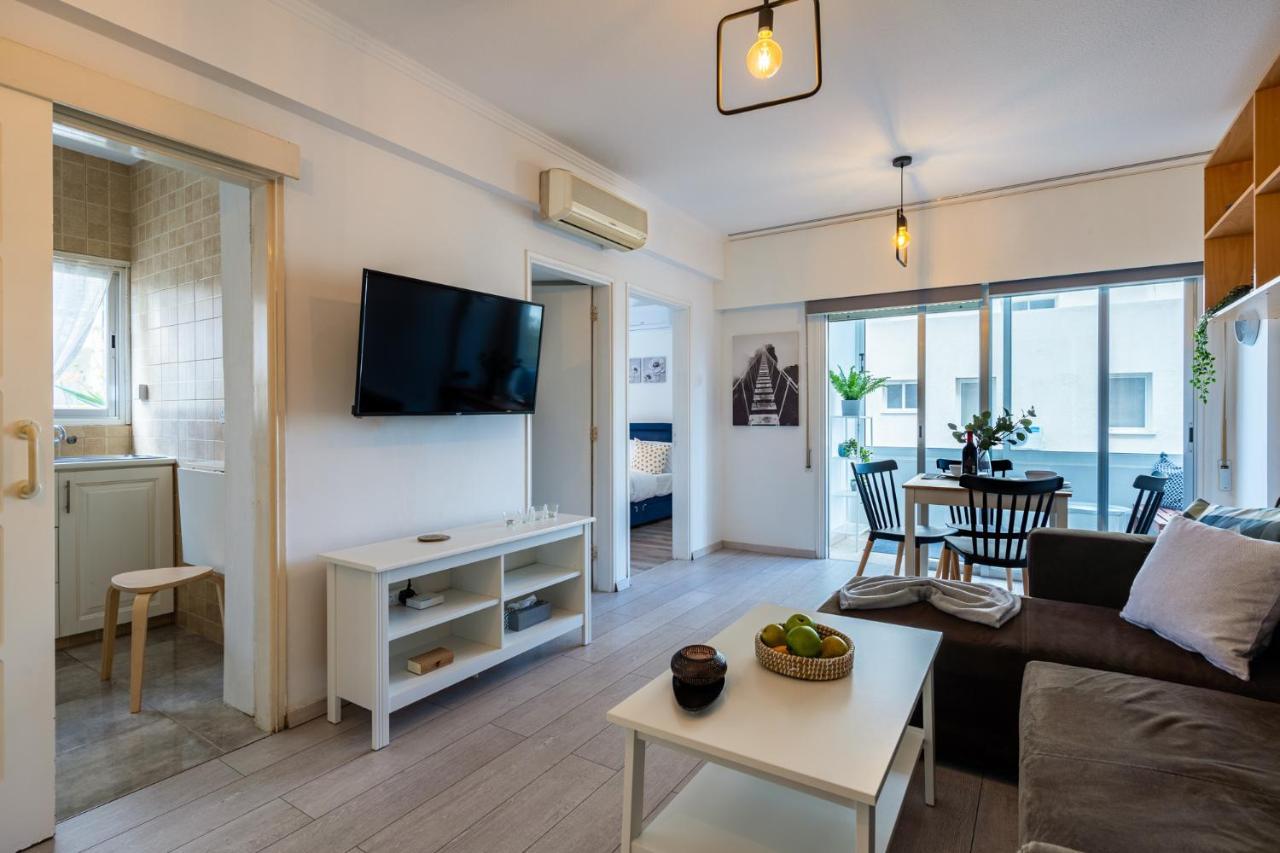 Rustic 1-Br Apt In Mackenzie-Larnaca Apartment Bagian luar foto